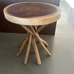 Beautiful Solid Wood Accent / Side Table – $150