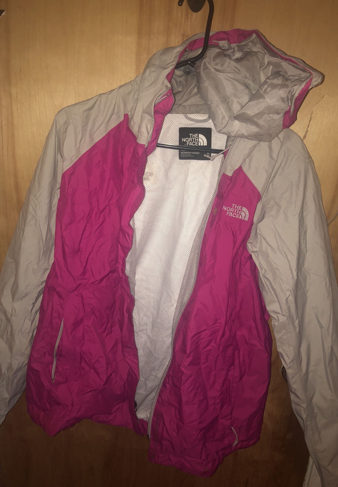 the north face women’s medium rain jacket !!