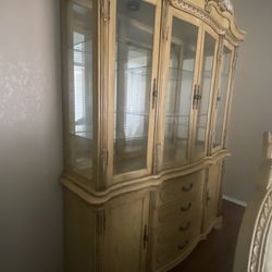 Luxurious French Provincial Lighted China Cabinet – Stunning Condition