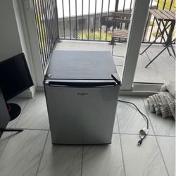 Mini Fridge 