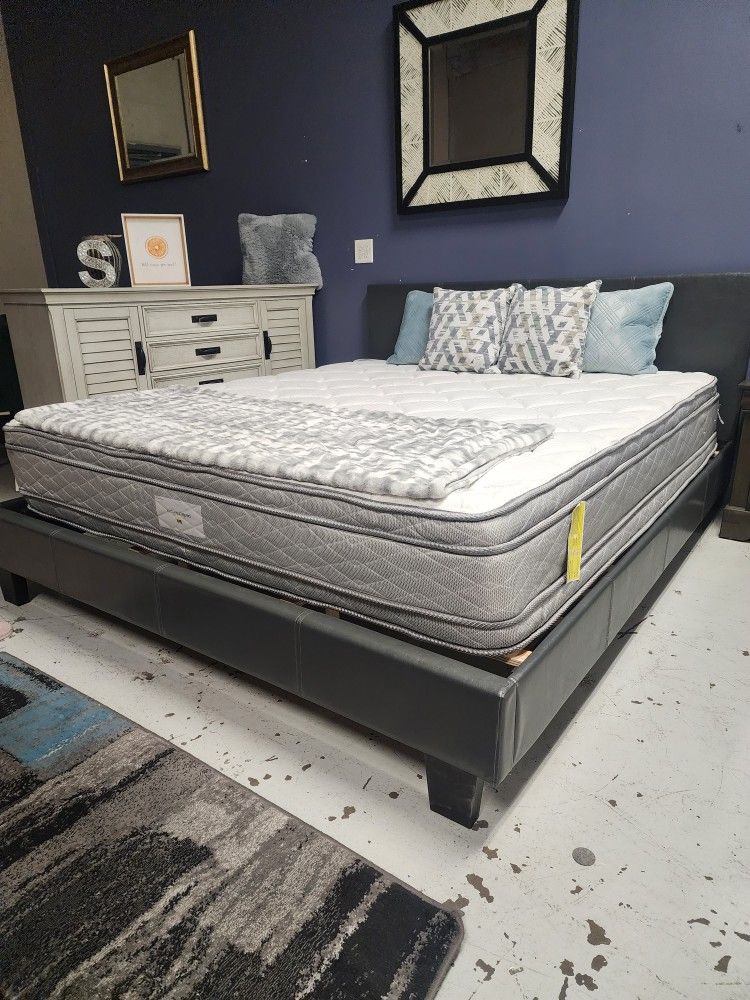 California King Platform bed W/Dbl Ptp Serta Matteress