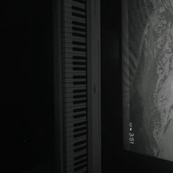 Yamaha Piaggero 76-Key Ultra-Portable Digital Piano (WHITE) 