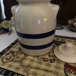 Roseville Canister 