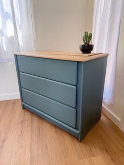 ✨Newly Refinished Solid Wood Dresser/ Changing Table - Free Delivery!
