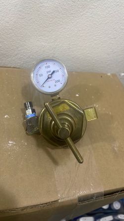 Brass Gas Pressure Regulator with PSI Gauge