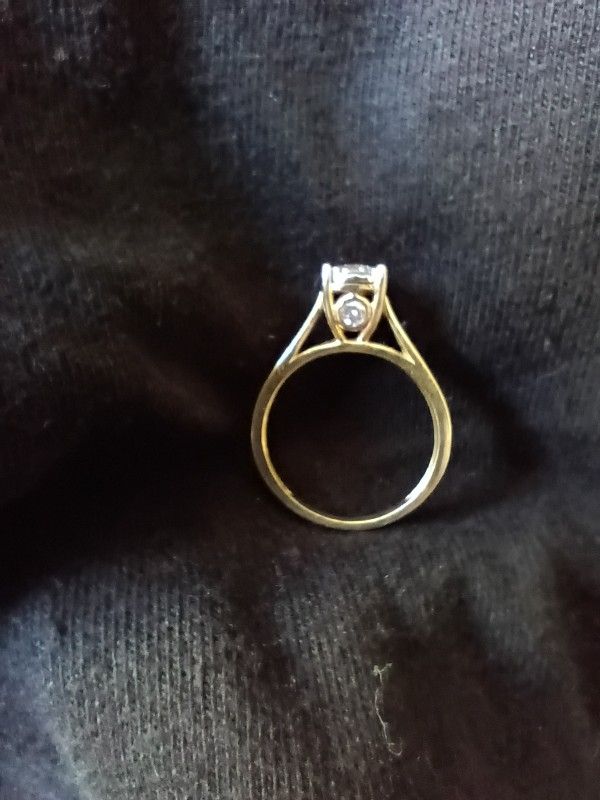 10k Gold  Diamond Ring