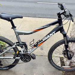 GAINT FULL SUSPENSION MOUNTAIN BIKE