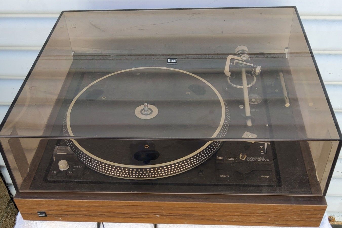 1979-81 Dual 1257 belt drive turntable .