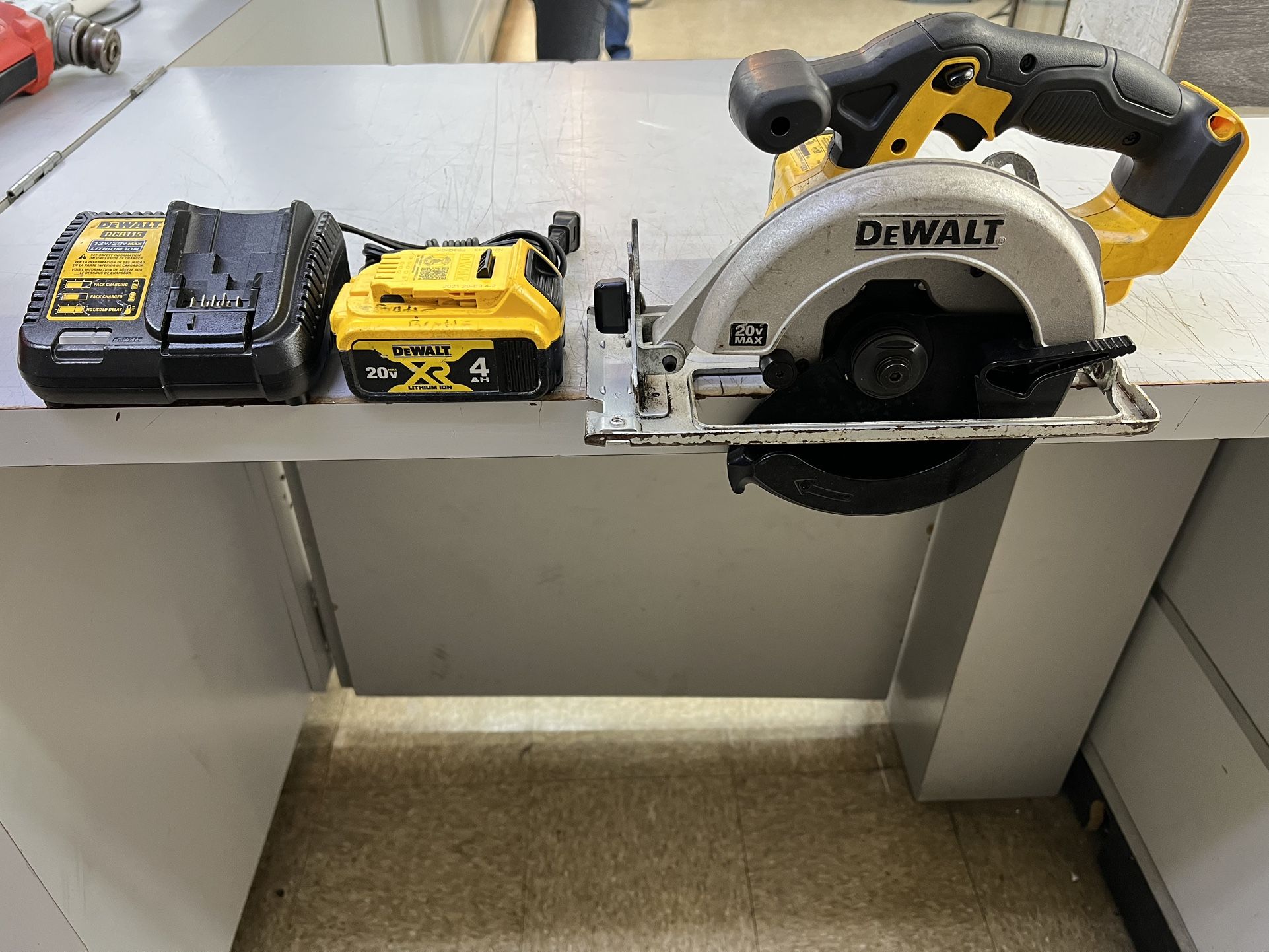 DeWALT 20V 6 1/2” Circular Saw