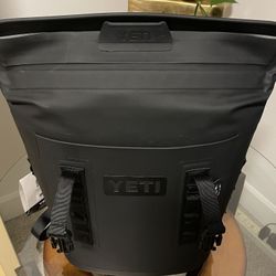 YETI Hopper M30 Black 42 Can Soft Sided Cooler