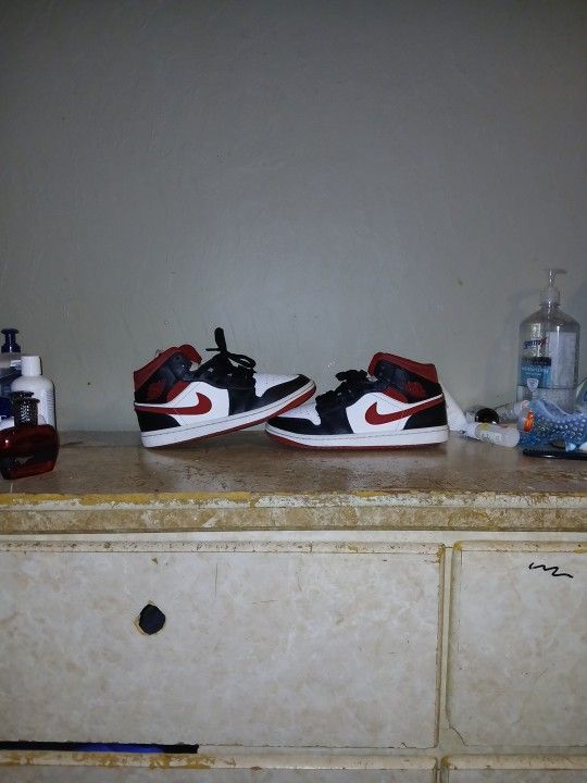 Air Jordan 1 Chicago (Worn Twice)