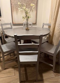 Beautiful & solid wooden base, metal top, dining table with 6 wooden silver chairs! Table : 42”W/30H, just the table originally was 900$