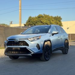 2023 Toyota RAV4 SE 