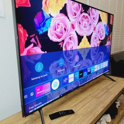 Samsung 65” Smart Tv UHD HDR 4k! Excellent Picture!!