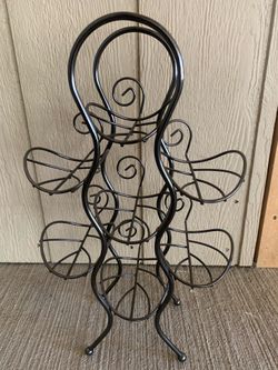 Metal wine holder