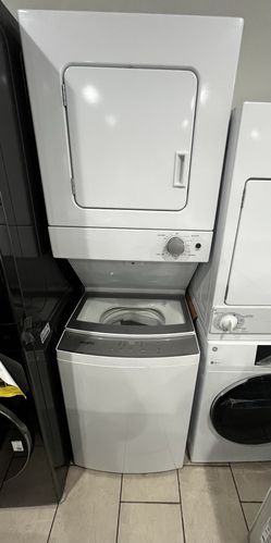 Whirlpool Laundry Center 24” Wide
