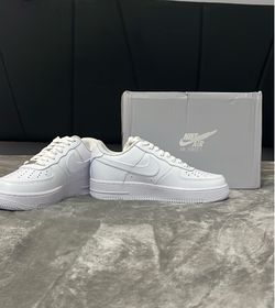 Size 10 worn once Nike Air Force 1’s
