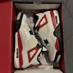 Jordan Retro 4’s Fire Reds 