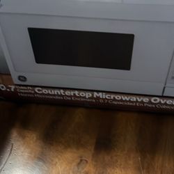 Countertop Microwave Never Been Used 