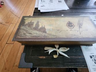 Harry potter feather pin with ink and box