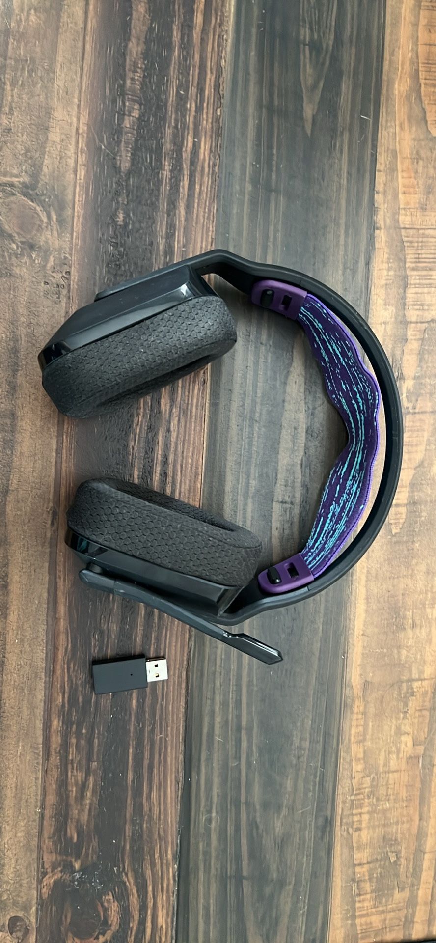 Logitech G535 PS5 & PC Wireless Headset