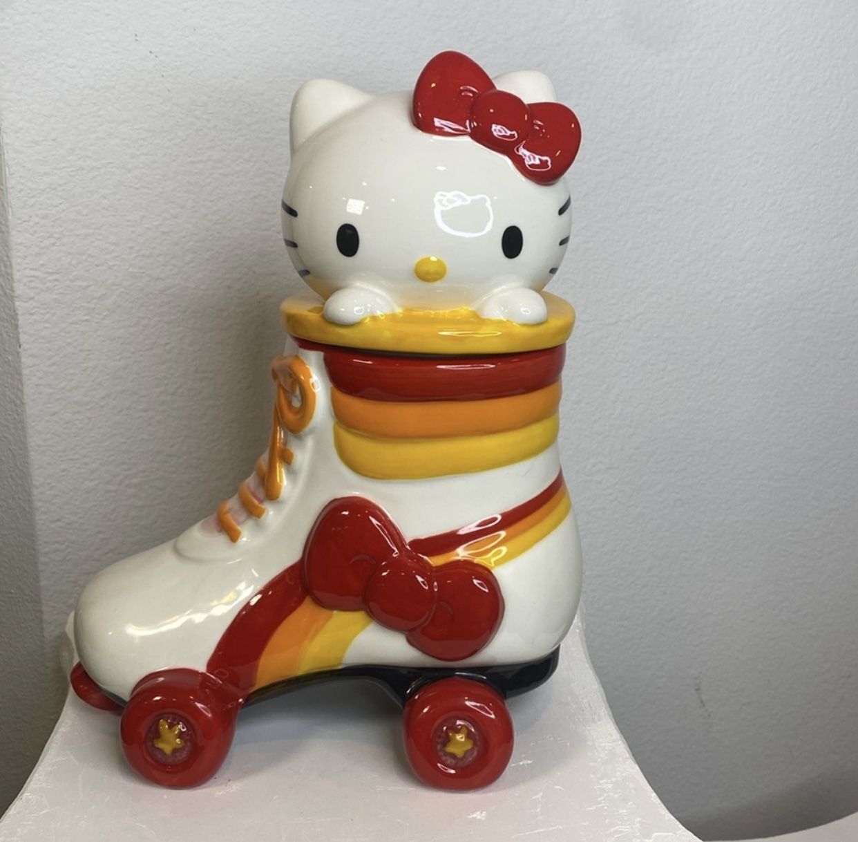 🎀 Rare Hello Kitty Roller Skate Cookie Jar – Collectible & Adorable! 🛼✨
