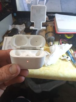Apple AirPods Charging Case Only