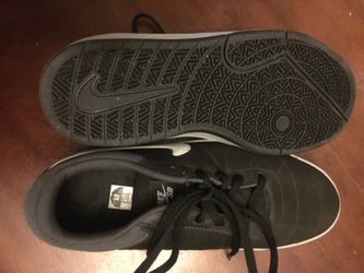 Kids Nike shoes size 4
