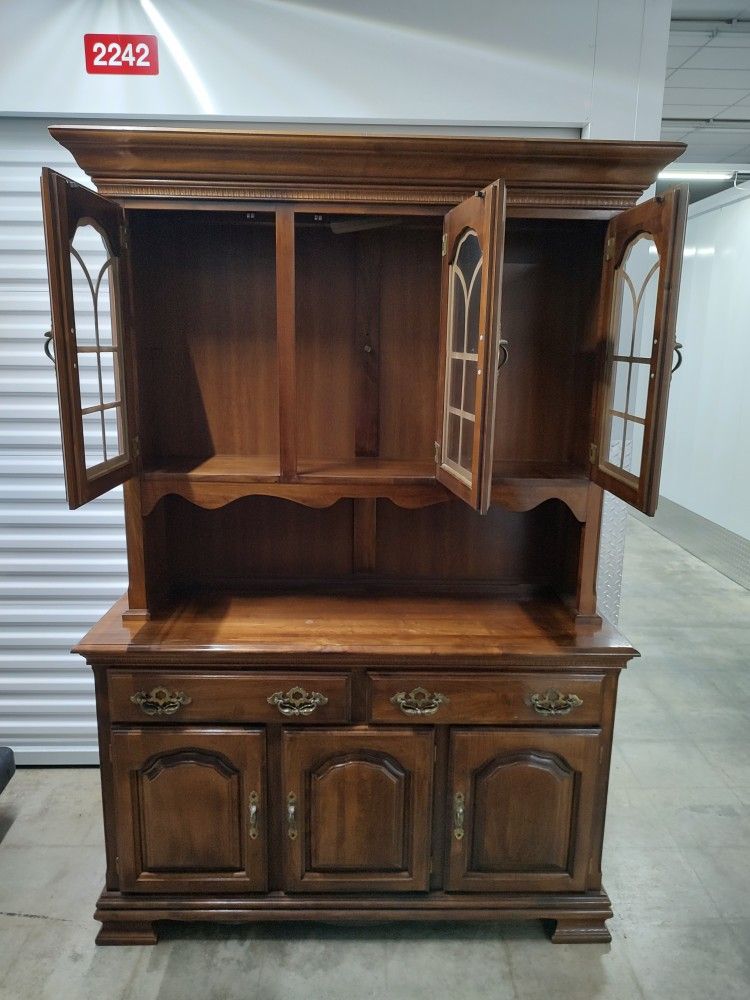 Hutch Cabinet 