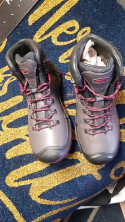Brand new Keen boots for women size 10 $70