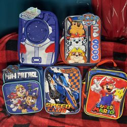 Reusable Insulated Lunch Bag with Mesh Water Bottle Pocket and Handle.