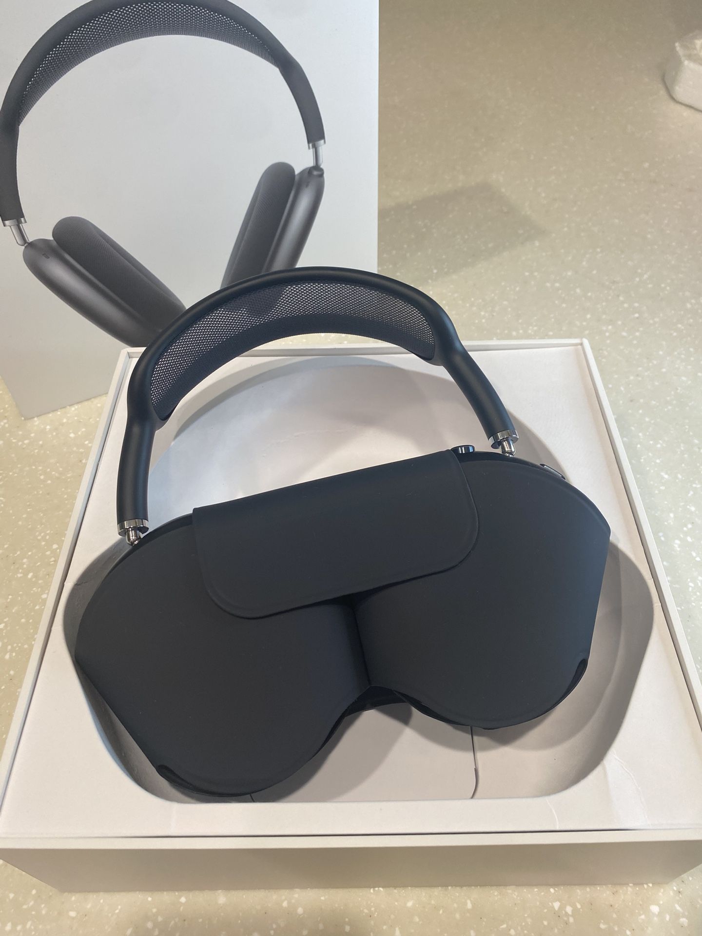 AIRPOD MAXES (MIDNIGHT)