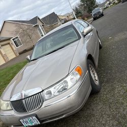 2001 Lincoln Town Car