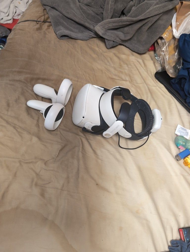 Quest 2 With Controllers And Upgraded Head Strap