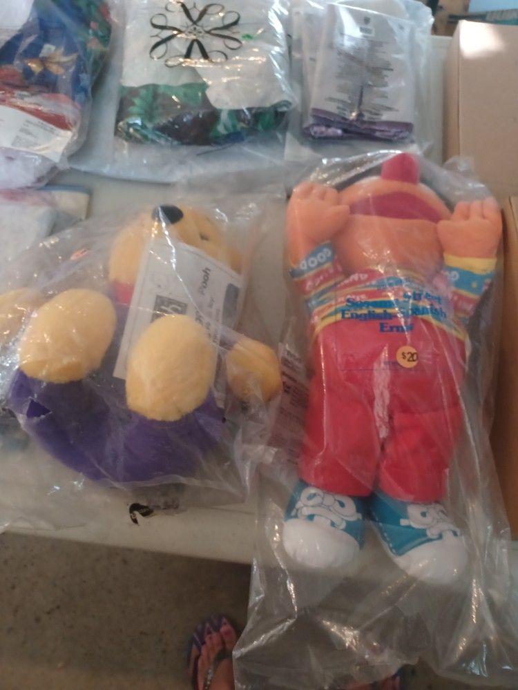 Avon Sesame  Street English-Spanish  Ernie 