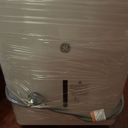 GE DEHUMIDIFIER IN GREAT CONDITION 