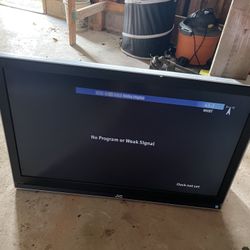42 in. JVC flatscreen Tv: comes with remote and wall mount. No stand. 