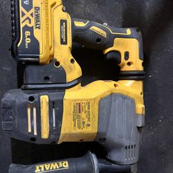 DEWALT DCH293 1 1 8 SDS Drill With 1 20v Battery for Sale in