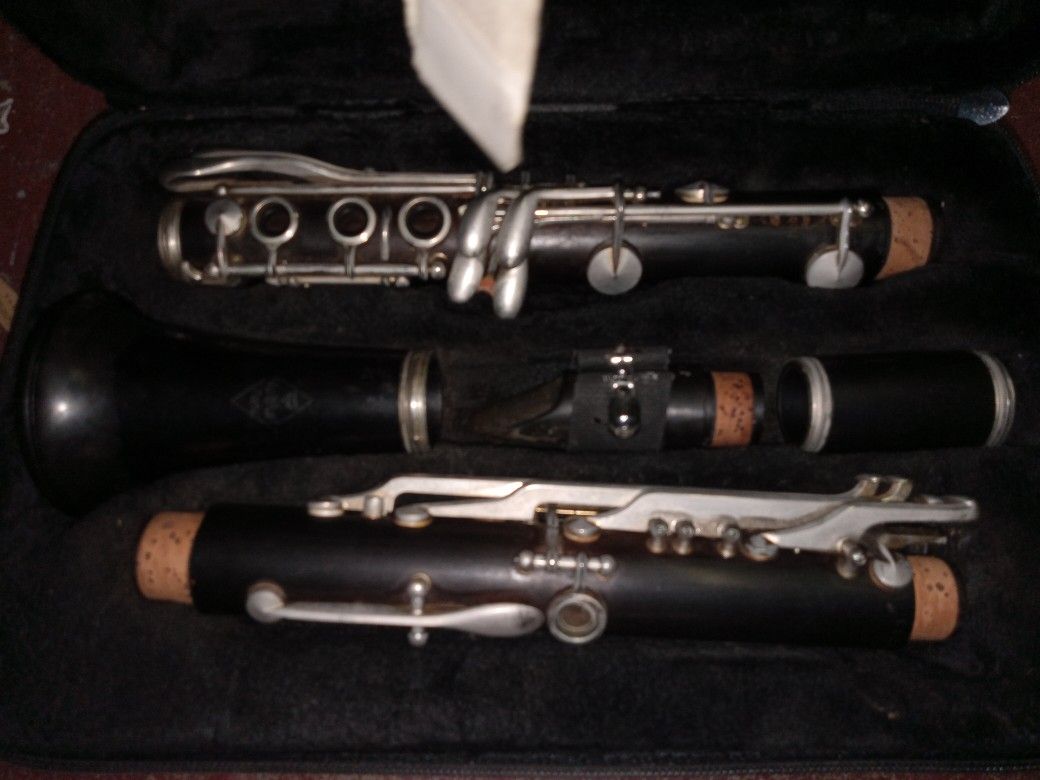 NOBLET CLARINET WITH CASE