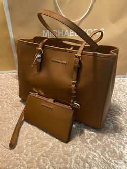 Michael Kors Tote Bag with Matching Wristlet New!!!! Original!!
