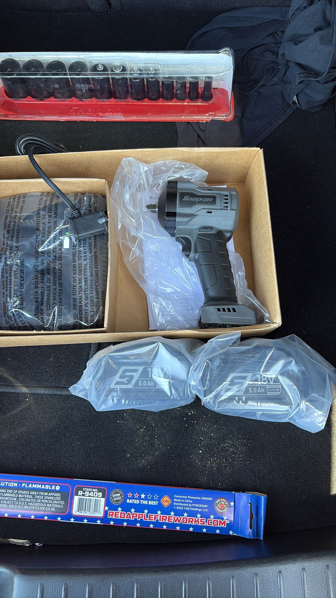 Snap On Impact 3/8 Drive And Socket Set With 2 Batteries And Charging Port