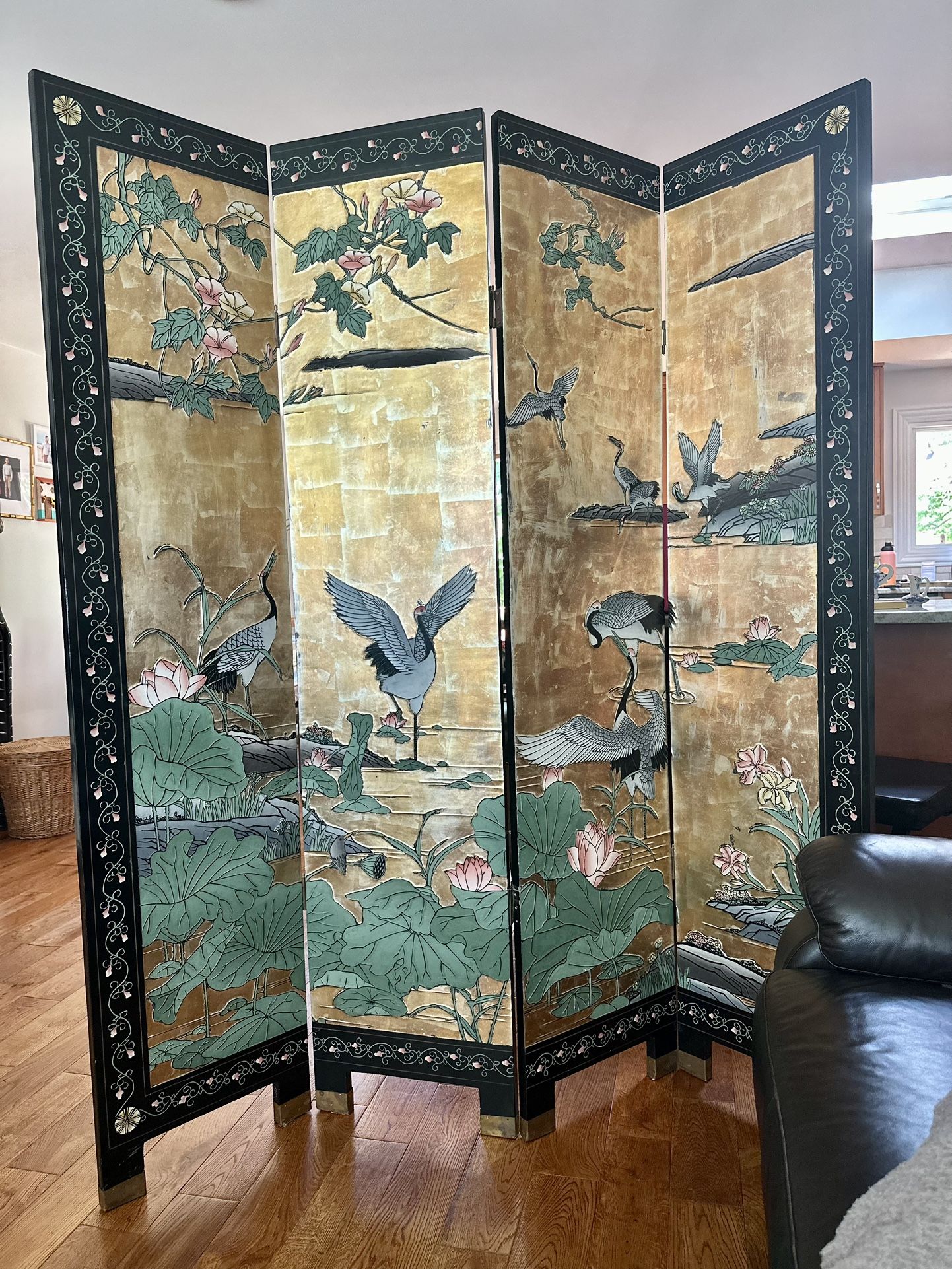 Chinese Lacquer Folding Screen – Hand-Painted Cranes & Lotus Flowers