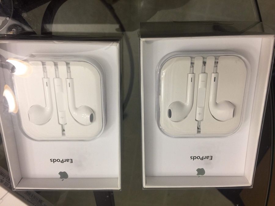 1 Brand New Apple Earpods 🎧