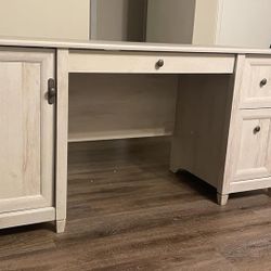 Office Desk - Barely Used - Wood Finish