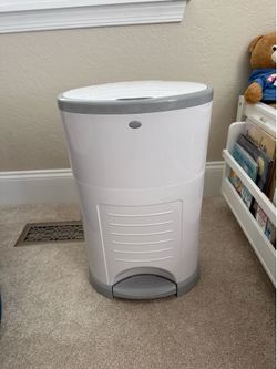 Diaper trashcan/ dekor plus