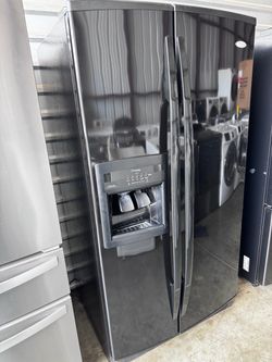 Black  smooth color whirlpool refrigerator side by side  with water and ice dispenser