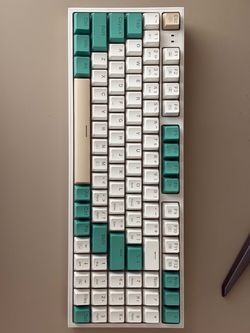 Redragon K643WGC-RGB-PRO mechanical gaming keyboard with white and teal keycaps