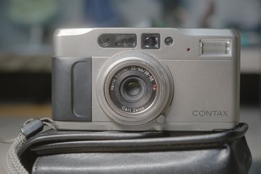Contax T VS 35mm Camera (Zeiss Lens) - Works Great