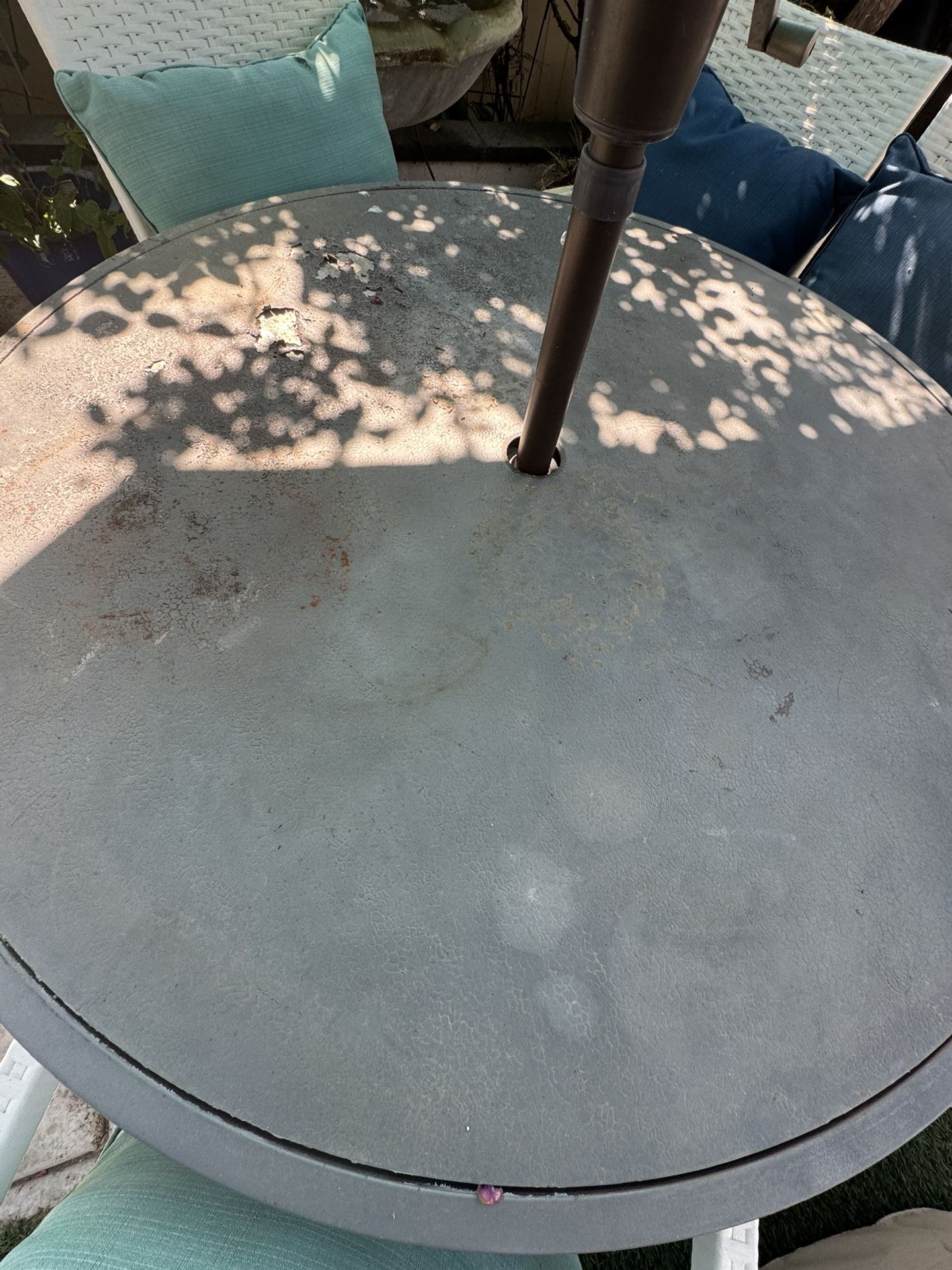 FREE Round Table