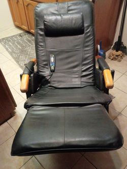 Tony little Destress Ultra inversion massage recliner by Homemedics